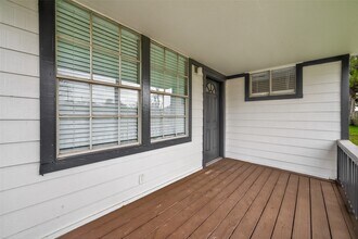 7927 Brays St in Houston, TX - Building Photo - Building Photo