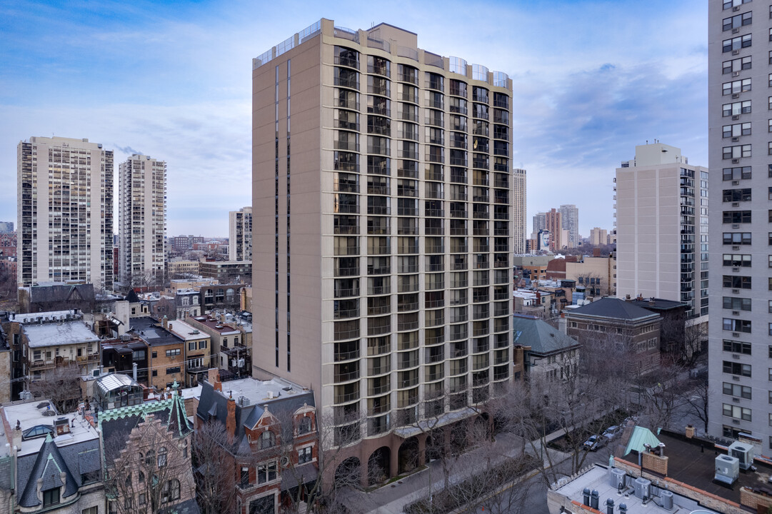 The Brownstone in Chicago, IL - Building Photo