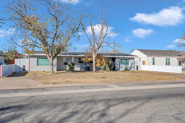 1111 Maple Ave in Midland, TX - Building Photo