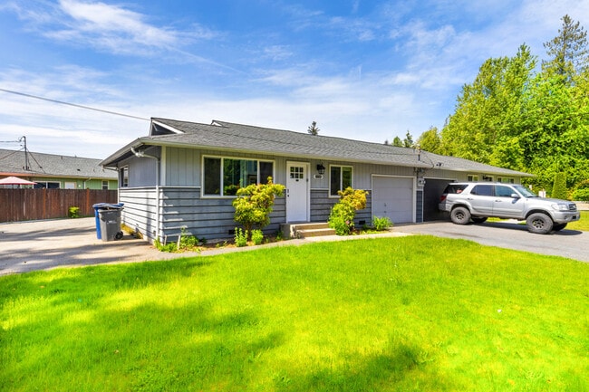 15706 Ash Way in Lynnwood, WA - Building Photo - Building Photo