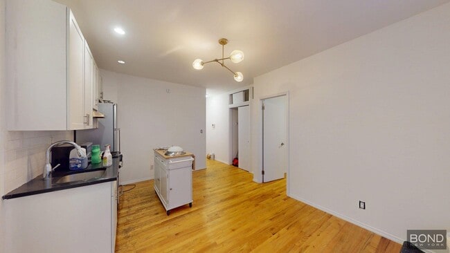 240 Waverly Pl in New York, NY - Building Photo - Building Photo