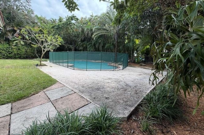 property at 614 San Servando Ave
