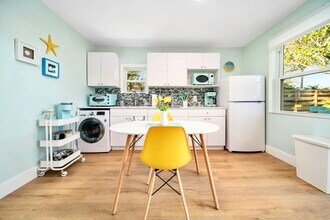 5880 SW 32nd Ter in Fort Lauderdale, FL - Building Photo - Building Photo