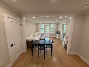 2031 Commonwealth Ave in Boston, MA - Building Photo - Building Photo