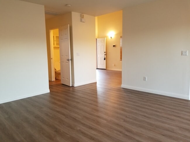 13746 Gateway View Dr in El Cajon, CA - Building Photo - Building Photo