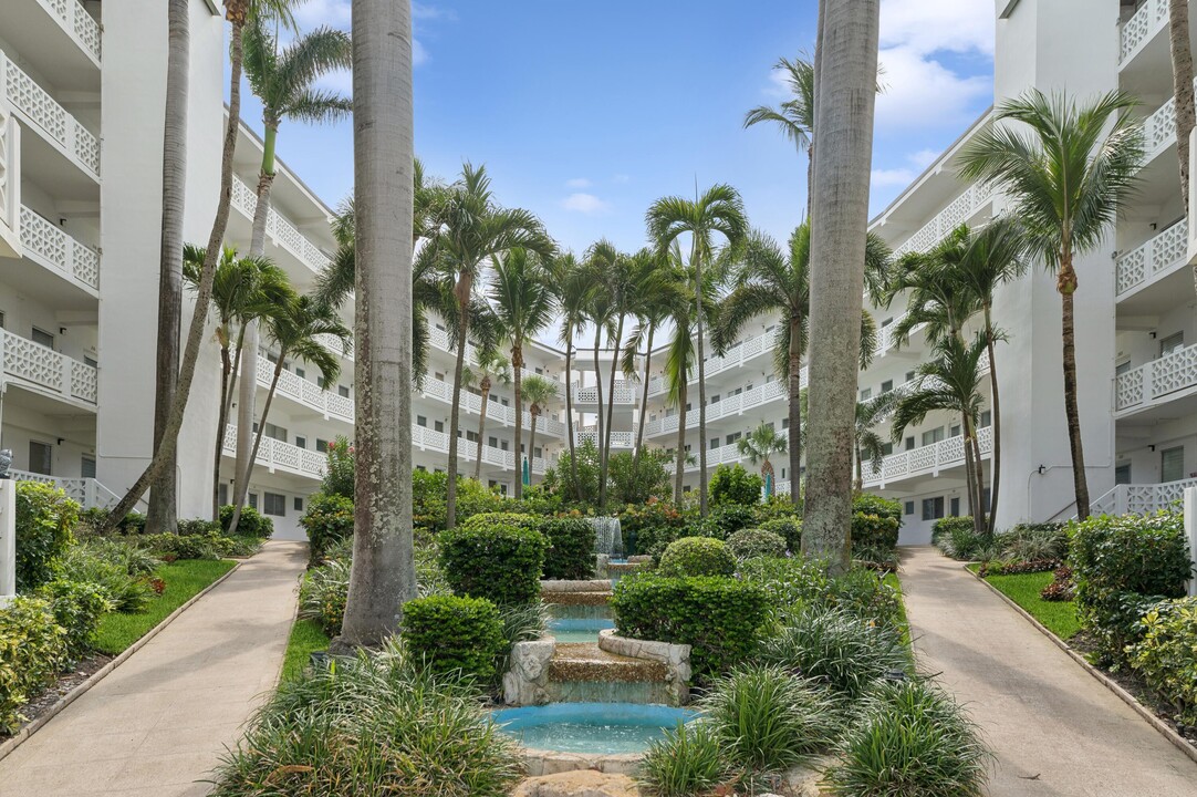 2850 S Ocean Blvd in Palm Beach, FL - Foto de edificio