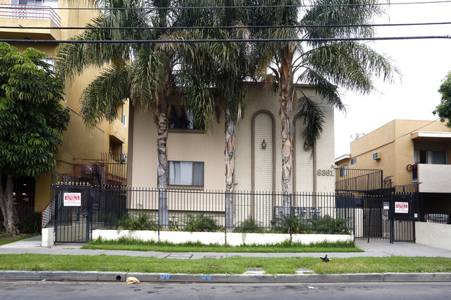 8361 Cedros Ave in Panorama City, CA - Foto de edificio - Building Photo