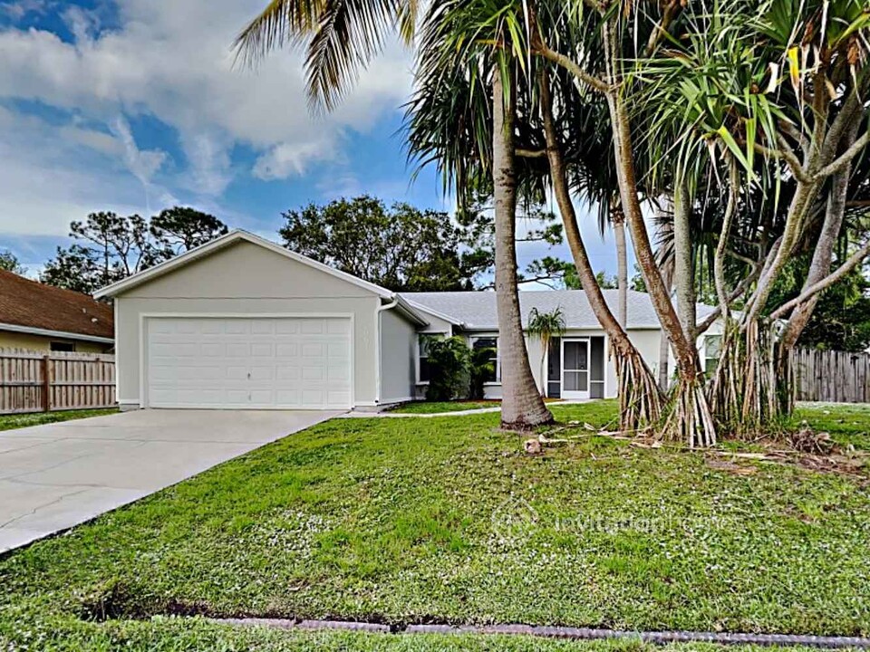 1061 SW Majorca Ave in Port St. Lucie, FL - Building Photo