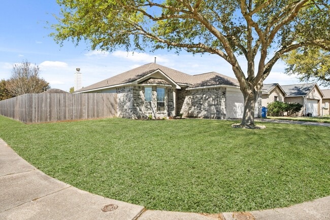 23 N Golden Oak Dr in Texas City, TX - Building Photo - Building Photo
