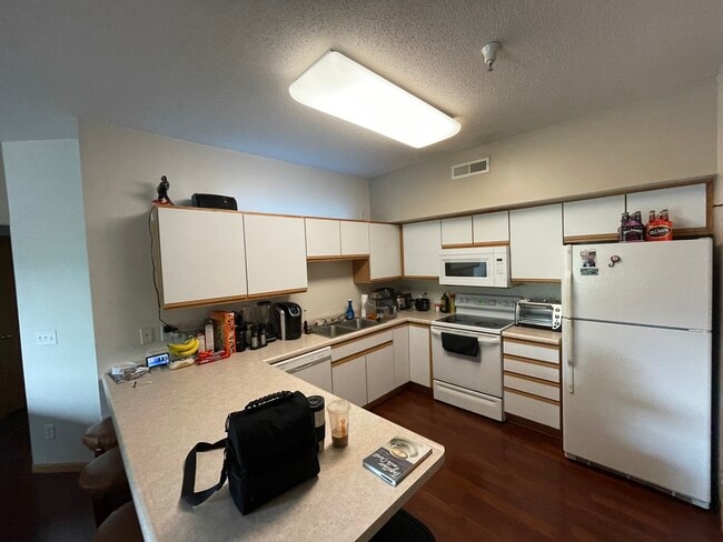 2890 Coral Ct in Coralville, IA - Building Photo - Building Photo