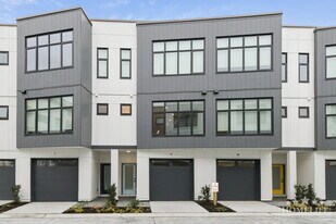 177-175A 175a St in Surrey, BC - Building Photo