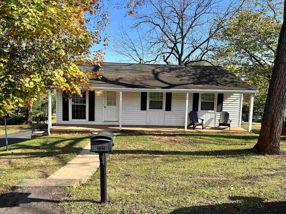 125 Peyton St in Staunton, VA - Building Photo