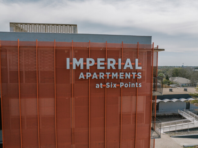 Imperial Apartments in Corpus Christi, TX - Building Photo - Building Photo