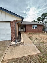 440 E Carson Ln in Mustang, OK - Building Photo - Building Photo