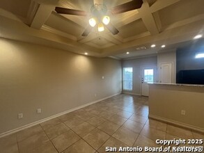 6012 Jax Wy in San Antonio, TX - Foto de edificio - Building Photo