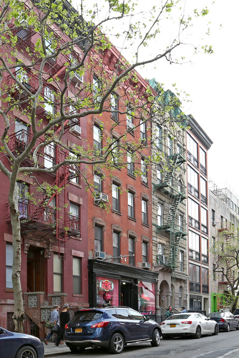 96 E Seventh St in New York, NY - Foto de edificio