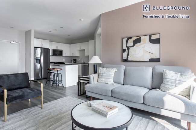 5535 Westlawn Ave, Unit SI FL3-ID986 in Los Angeles, CA - Foto de edificio - Building Photo