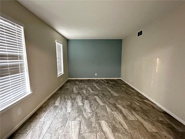 4017 Cottage Hill Rd in Mobile, AL - Building Photo - Building Photo