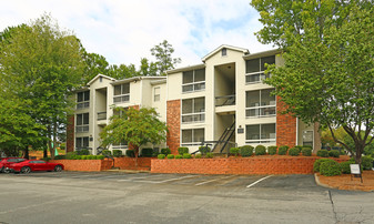 Landmark at Pine Court Apartamentos