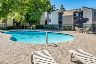 Alvarado Parkside Apartments in Davis, CA - Building Photo