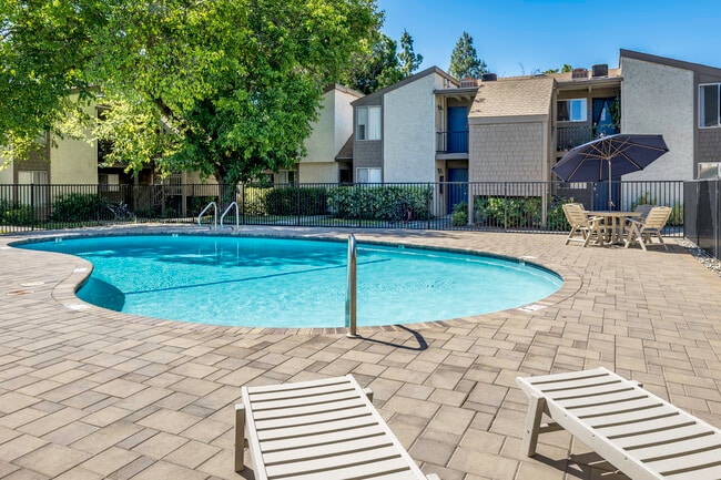 Alvarado Parkside Apartments