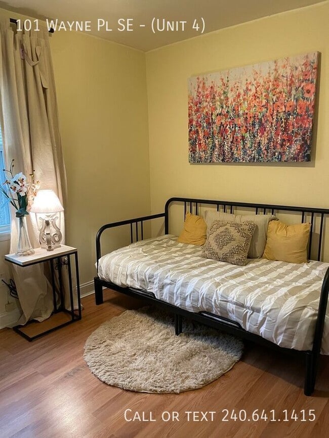 property at 101 Wayne Pl SE