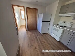 26 Porter St, Unit 3 in Malden, MA - Building Photo - Building Photo