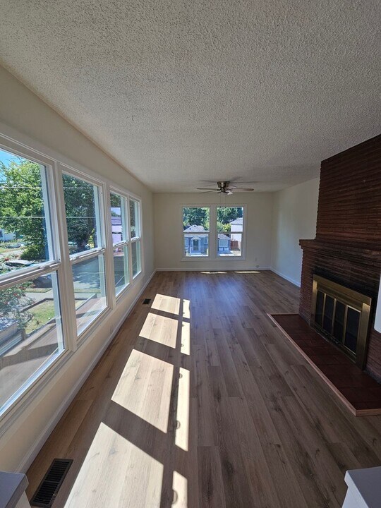 9416 N Buchanan Ave in Portland, OR - Foto de edificio