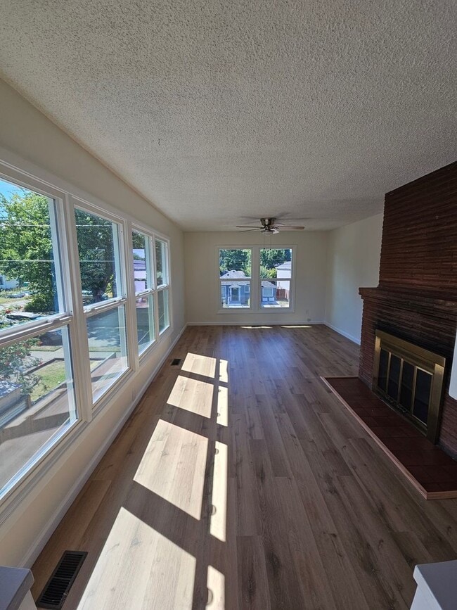 property at 9416 N Buchanan Ave
