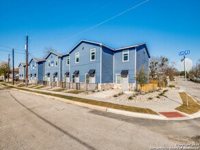 143 Lucas St in San Antonio, TX - Building Photo - Building Photo