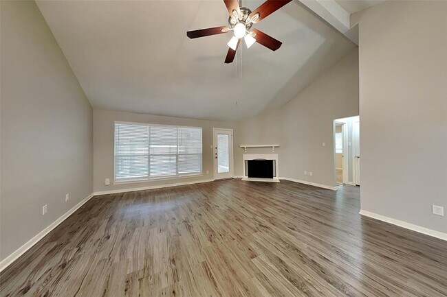 2415 Pine Cone Dr in Houston, TX - Building Photo - Building Photo