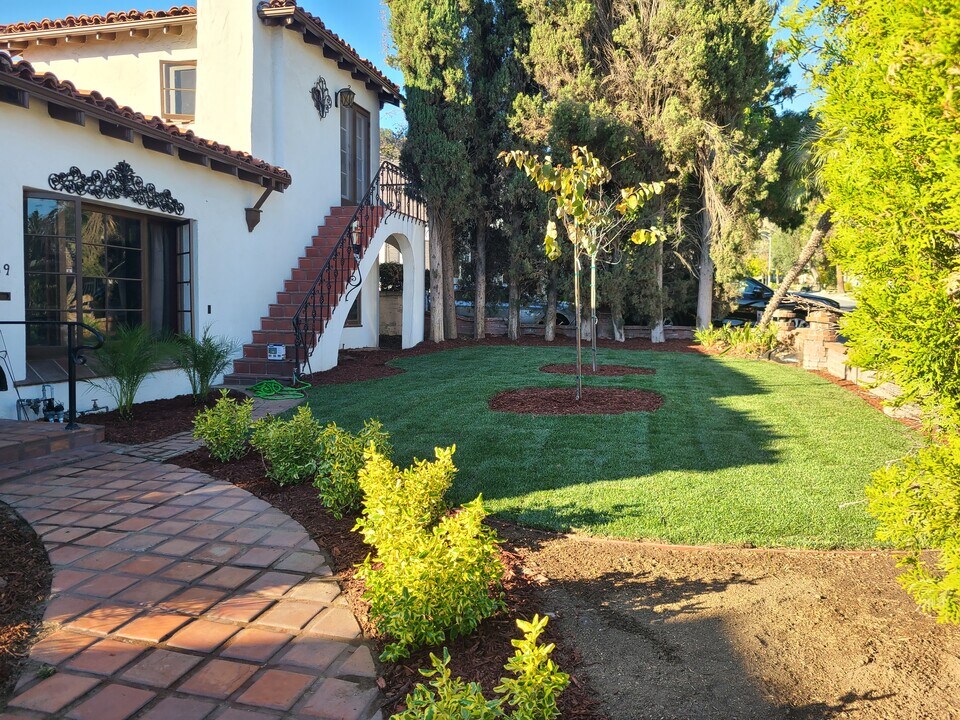 359 Heather Heights Ct in Monrovia, CA - Building Photo