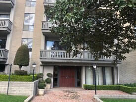 2324 S Beverly Glen Blvd, Unit 106 in Los Angeles, CA - Building Photo