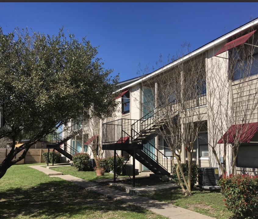 Lynridge Apartments in Austin, TX - Building Photo