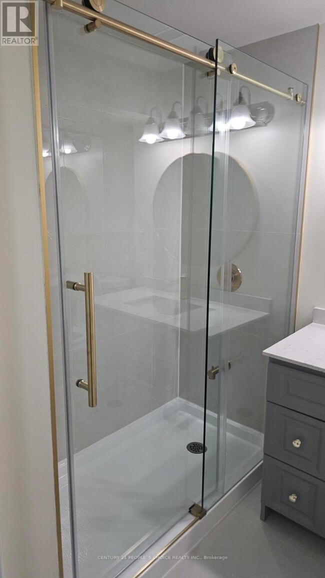 9 Vickery St in Whitby, ON - Building Photo - Building Photo