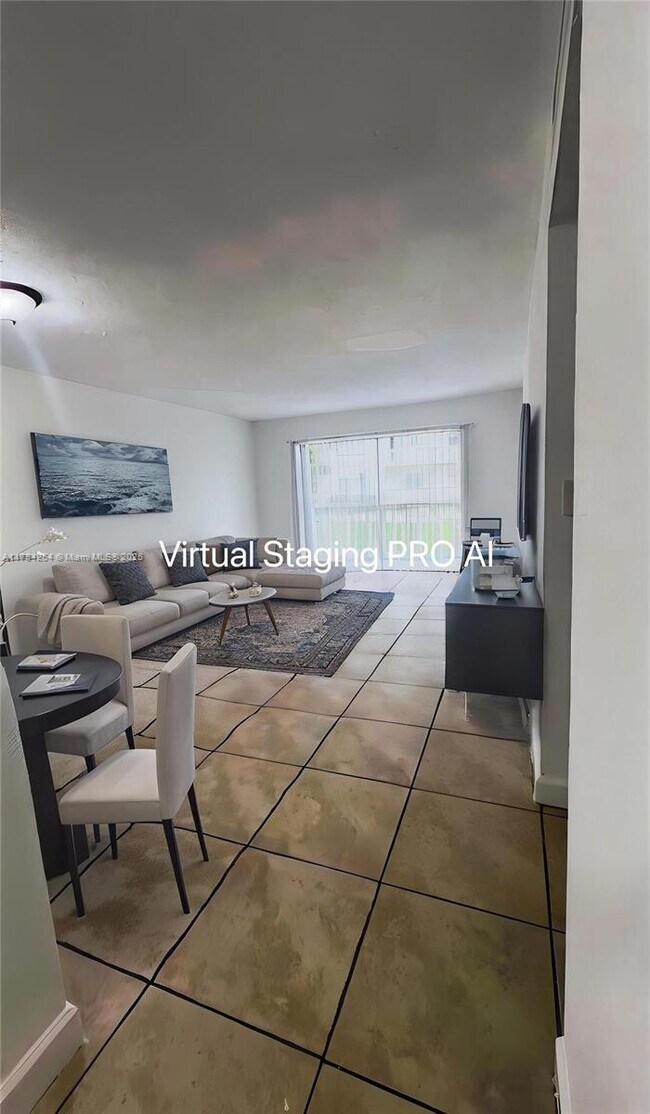 15221 NE 6th Ave in Miami, FL - Foto de edificio - Building Photo
