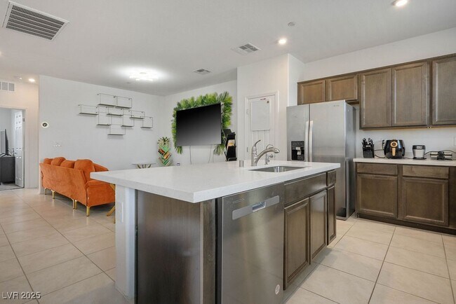 611 Sedum Ave. in Henderson, NV - Building Photo - Building Photo
