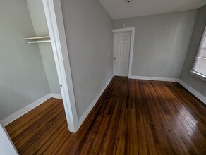 86 Dickerman St, Unit 2 in New Haven, CT - Foto de edificio - Building Photo