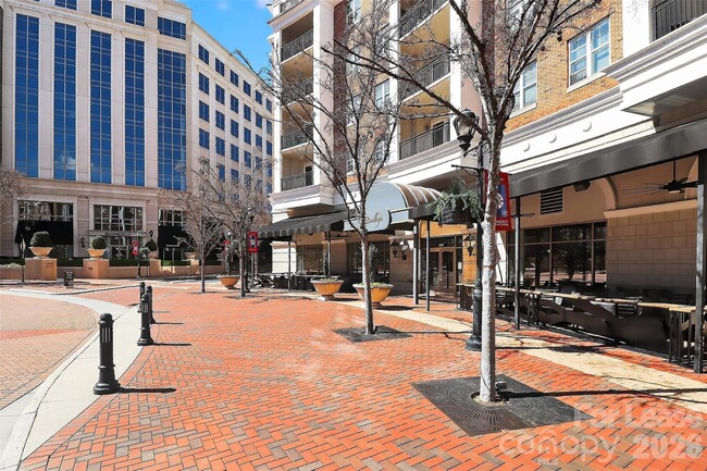 4620 Piedmont Row Dr in Charlotte, NC - Foto de edificio - Building Photo