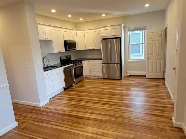 172 Putnam Ave, Unit 2 in Cambridge, MA - Building Photo - Building Photo