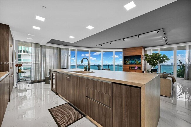 488 NE 18th St in Miami, FL - Building Photo - Building Photo