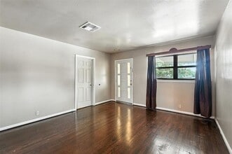 10705 Coogan Dr in Dallas, TX - Building Photo - Building Photo