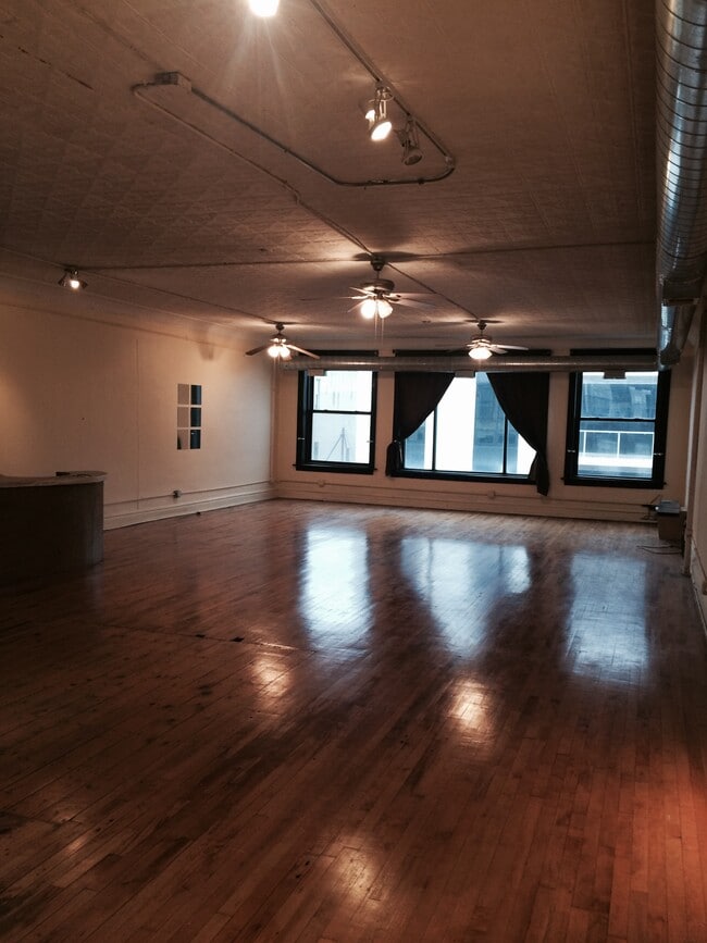 1259 N Milwaukee Ave, Unit 3 in Chicago, IL - Foto de edificio - Building Photo