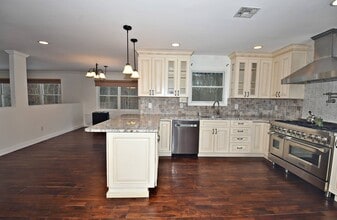 396 Eastport Manor Rd in Manorville, NY - Building Photo - Building Photo