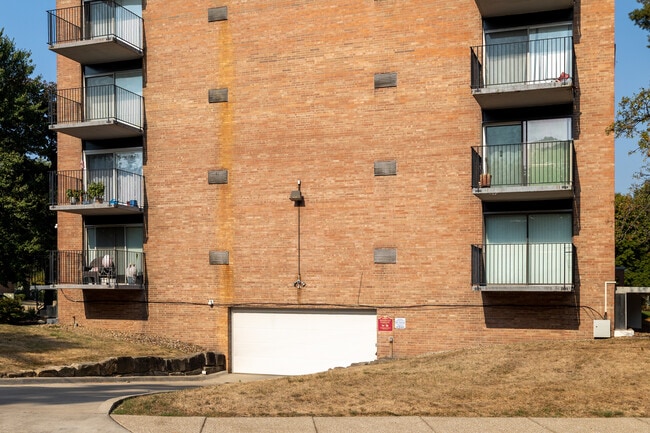Seven Stories East Condominiums in Akron, OH - Building Photo - Building Photo