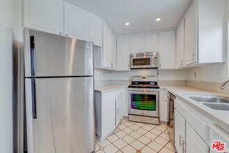 832 Palm Ave-Unit -305 in West Hollywood, CA - Foto de edificio - Building Photo