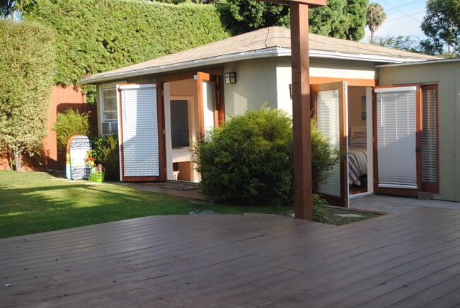 3605 Laurel Ave, Unit MB STUDIO