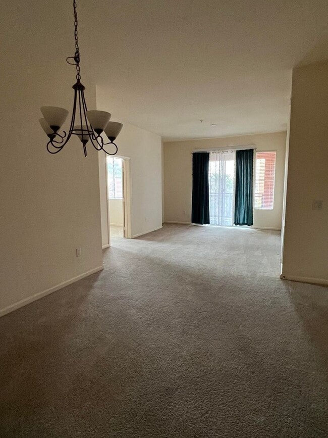 39 E Agate Ave