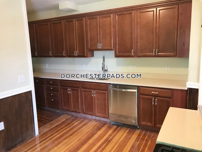17 Manley St in Boston, MA - Building Photo - Building Photo