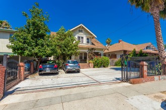 1351 N Las Palmas Ave in Los Angeles, CA - Building Photo - Building Photo